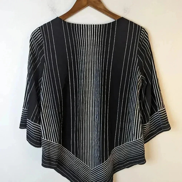 Alfani Printed Assymetrical Hem Top /  Medium - Picture 2 of 5